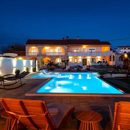 アパート My Dalmatia - Galleli With Private Pool Galovac