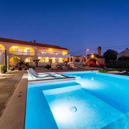 アパート My Dalmatia - Galleli With Private Pool Galovac