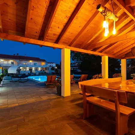 My Dalmatia - Galleli With Private Pool アパート Galovac