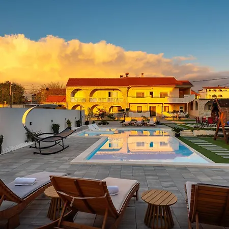 My Dalmatia - Galleli With Private Pool * Galovac