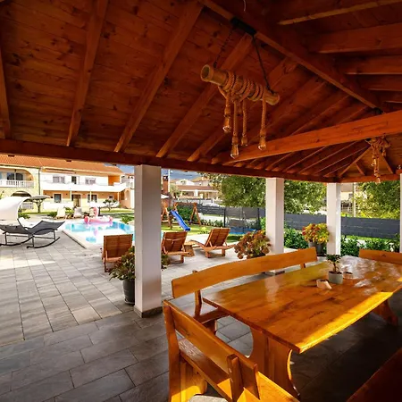 My Dalmatia - Galleli With Private Pool アパート