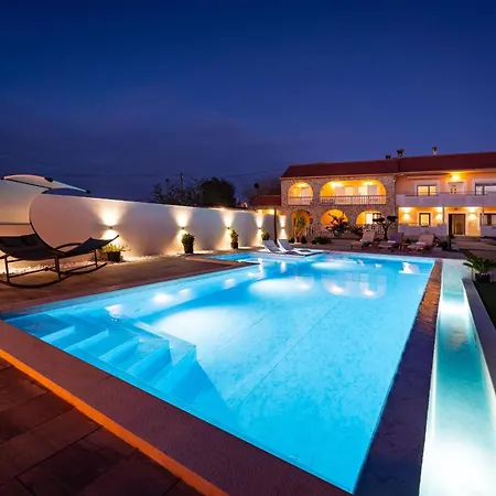 アパート My Dalmatia - Galleli With Private Pool Galovac